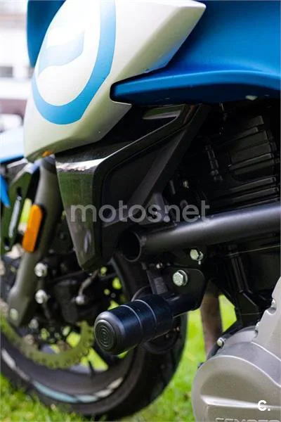 CFMOTO 650 NK – Vista 13