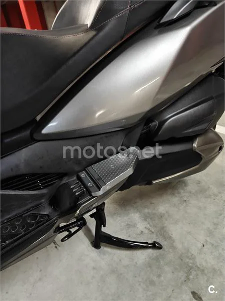 Kymco Super Dink 300i – Vista 2