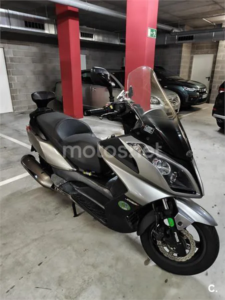 Kymco Super Dink 300i – Vista 6