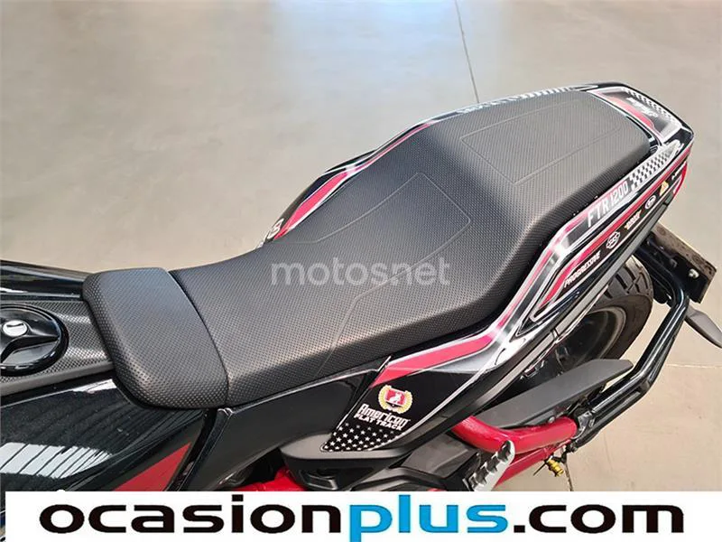 Indian FTR 1200 – Vista 22
