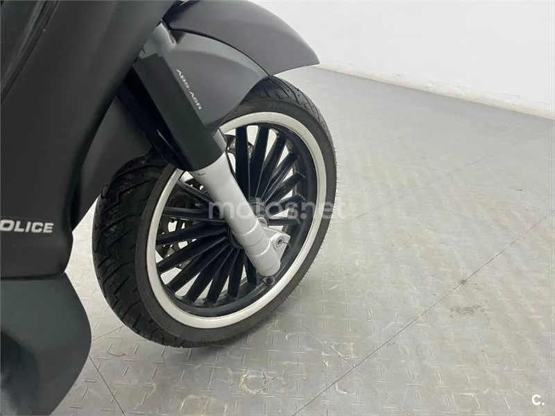 Piaggio Beverly 300 – Vista 12