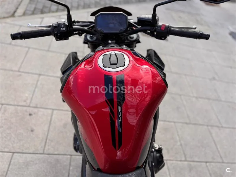 Kawasaki Z900 – Vista 13