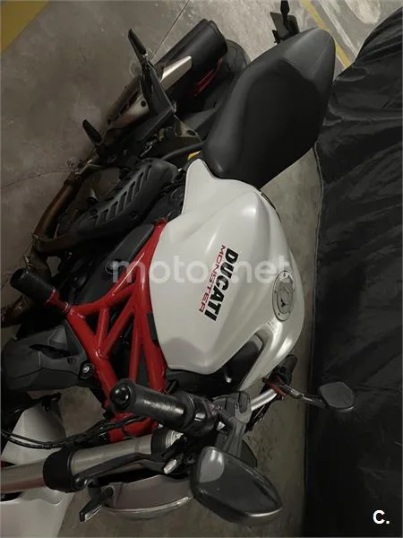 Ducati Monster 821 – Vista 3