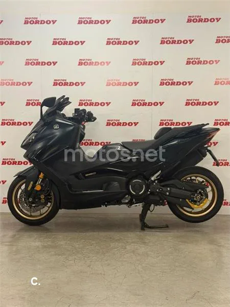 Yamaha TMAX – Vista 6
