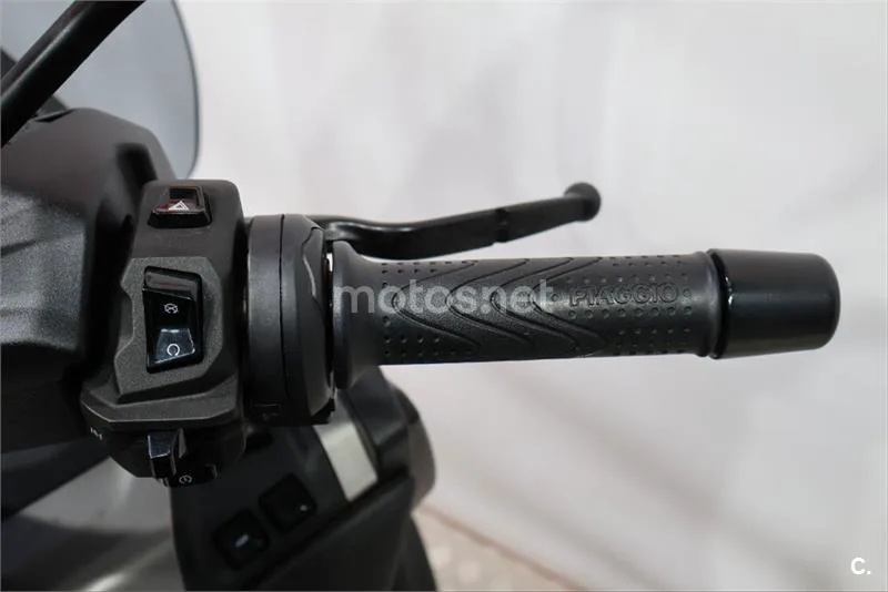 Piaggio MP3 530 Exclusive – Vista 9