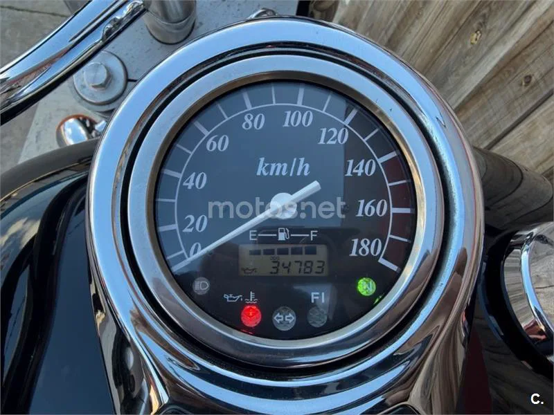Suzuki Intruder C800 – Vista 12