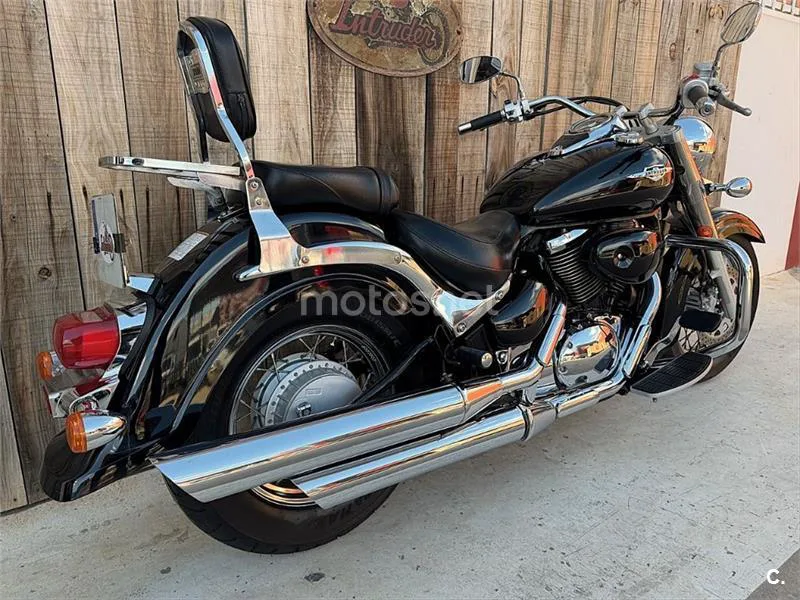 Suzuki Intruder C800 – Vista 15