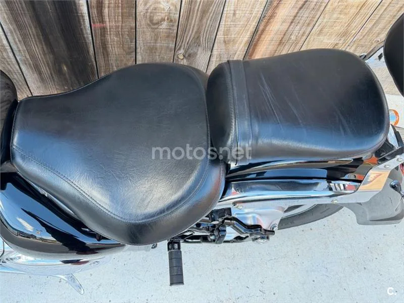 Suzuki Intruder C800 – Vista 8