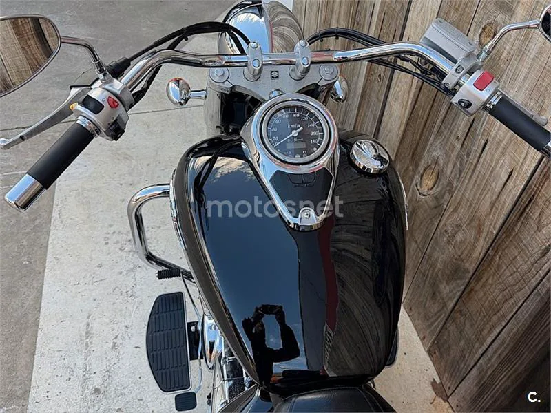 Suzuki Intruder C800 – Vista 9