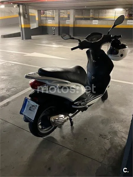 Piaggio FLY 125 ie 3V – Vista 3