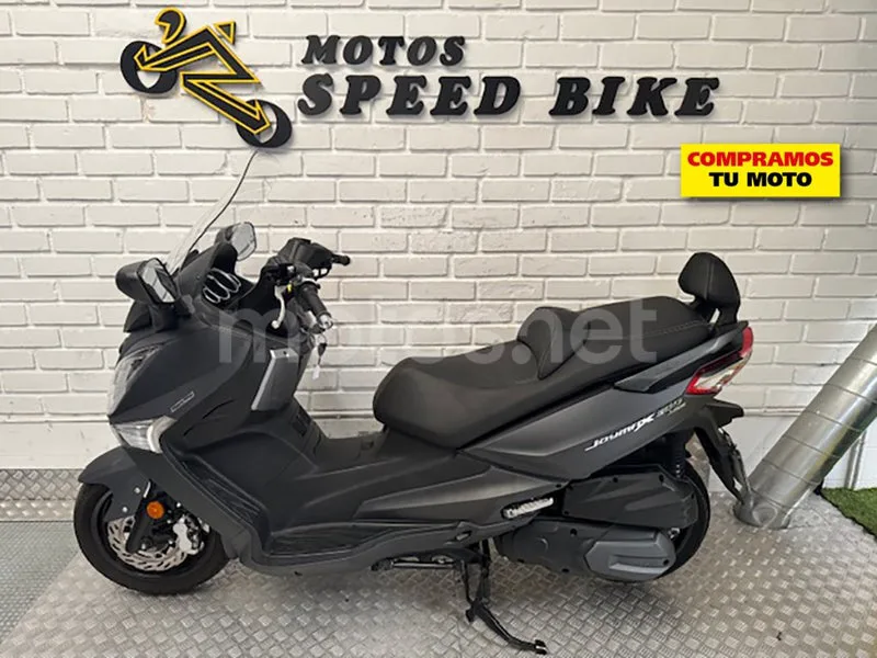 SYM Joymax 300 – Vista 12