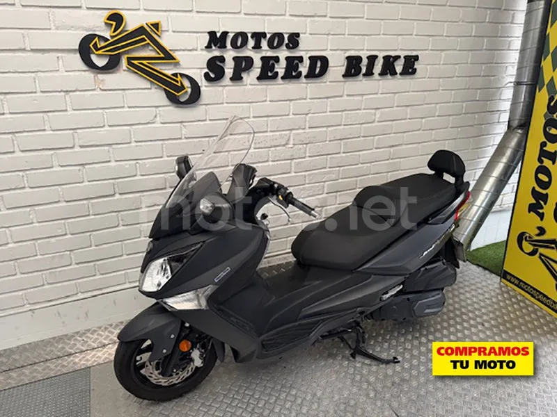 SYM Joymax 300 – Vista 15