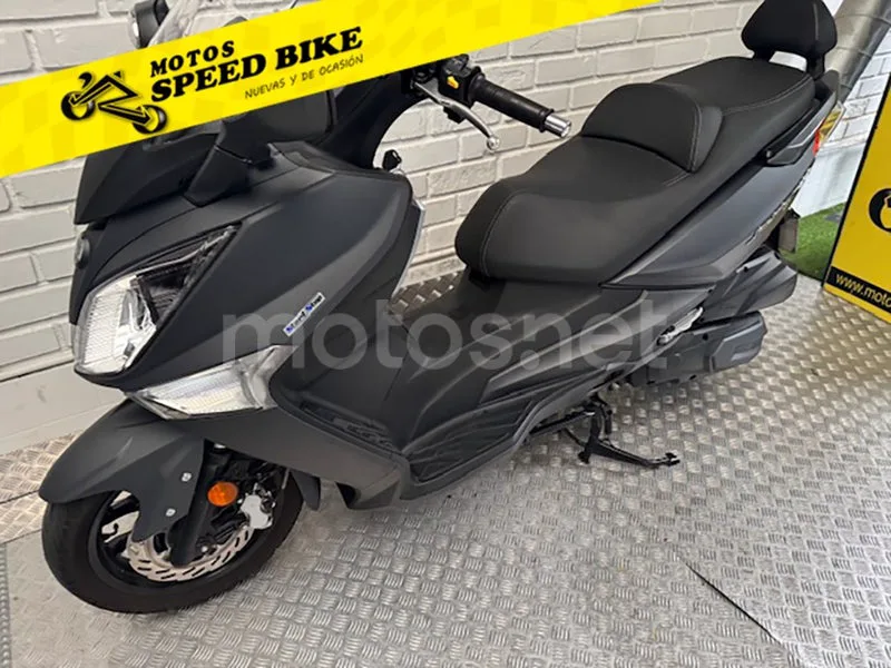 SYM Joymax 300 – Vista 16