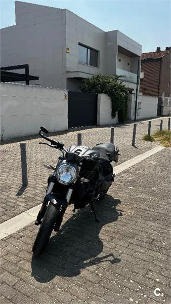 Ducati Monster 821 – Vista 4