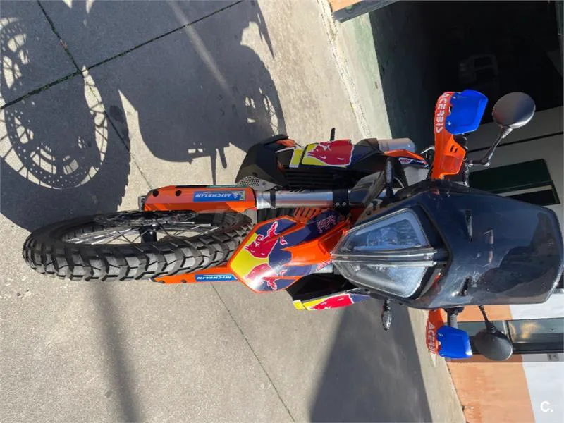 KTM 890 – Vista 3