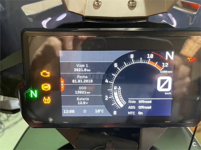 KTM 890 – Vista 4