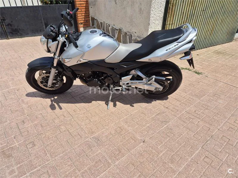 Suzuki GSR 600 – Vista 2