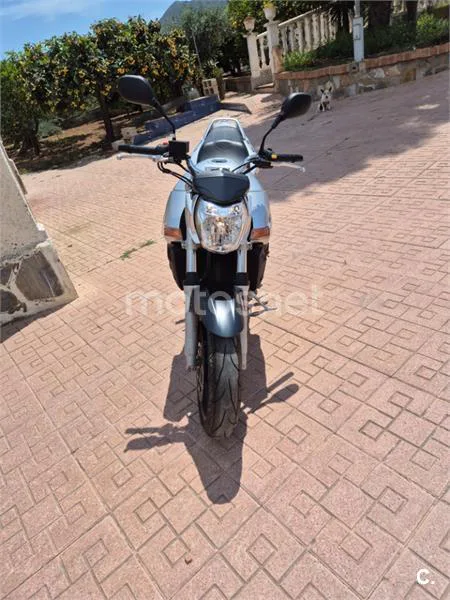 Suzuki GSR 600 – Vista 3