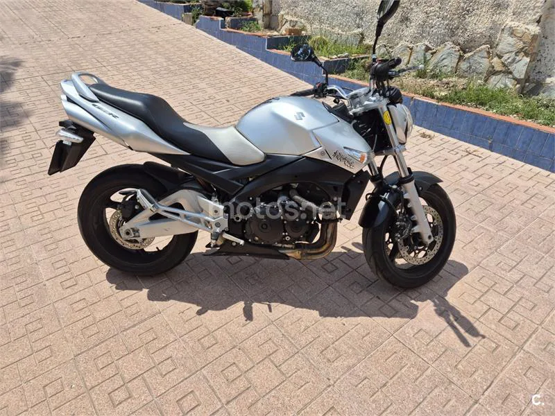 Suzuki GSR 600 – Vista 4
