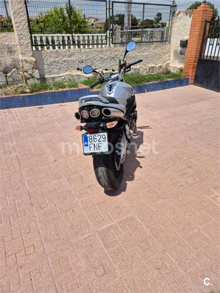 Suzuki GSR 600 – Vista 5