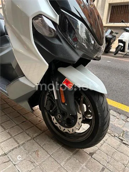 SYM Maxsym TL 500 – Vista 5