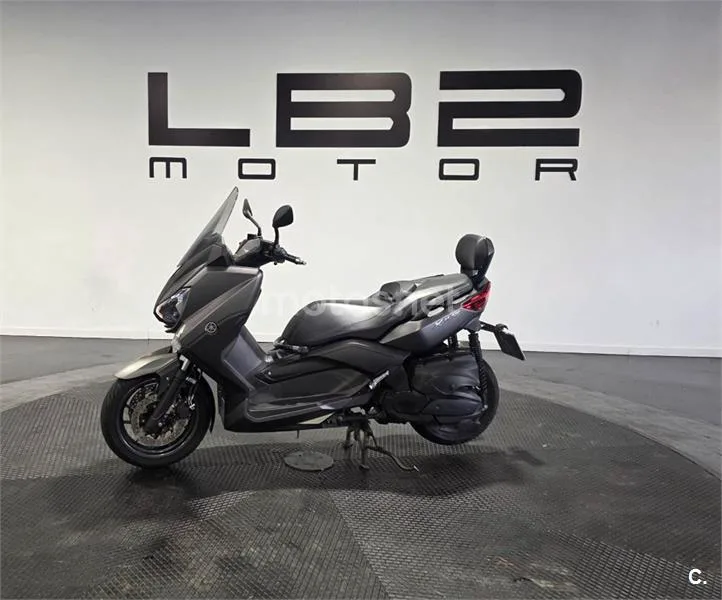 Yamaha XMAX 400 – Vista 7
