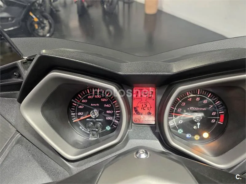 Yamaha XMAX 400 – Vista 9