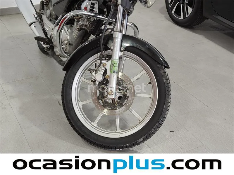 Yamaha YBR 250 – Vista 16