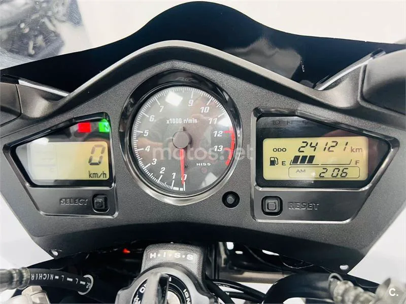 Honda VFR 800 – Vista 13