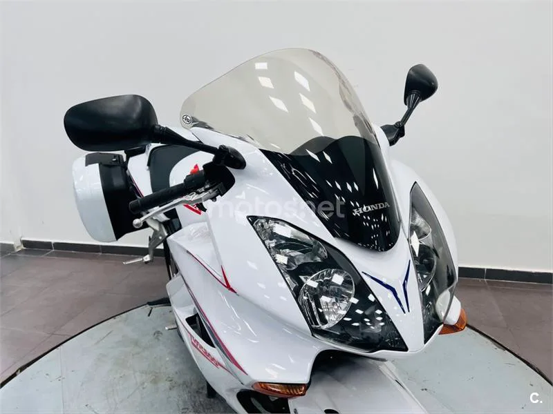Honda VFR 800 – Vista 16