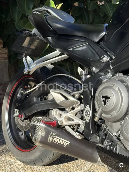 Triumph Street Triple – Vista 9
