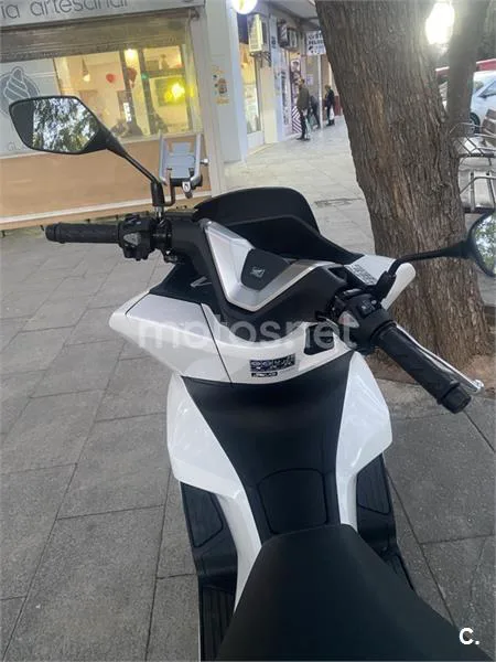 Honda PCX 125 – Vista 3
