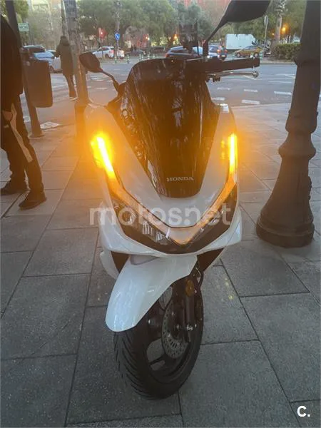 Honda PCX 125 – Vista 4