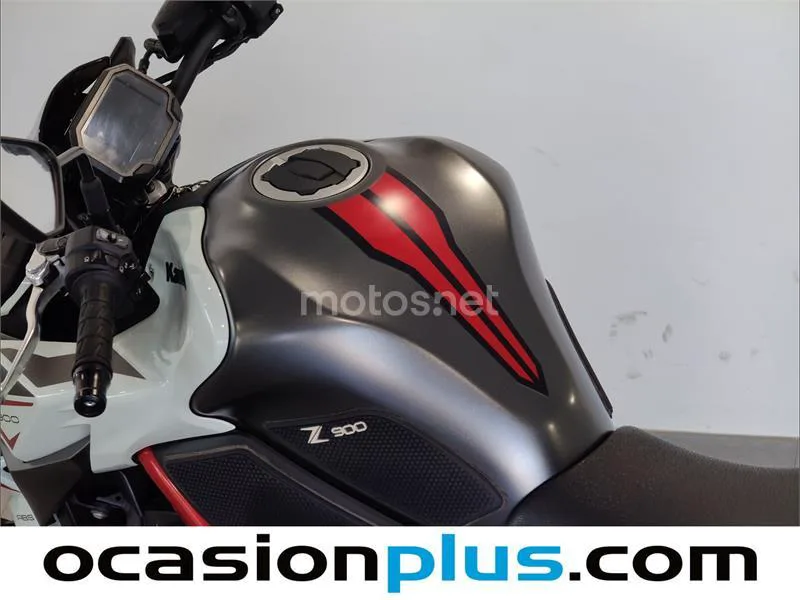 Kawasaki Z900 – Vista 14