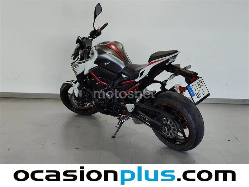 Kawasaki Z900 – Vista 6