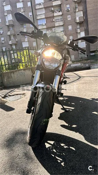 Ducati Monster 796 – Vista 3