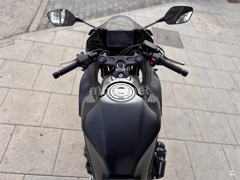 Honda CBR650R - Vista 13