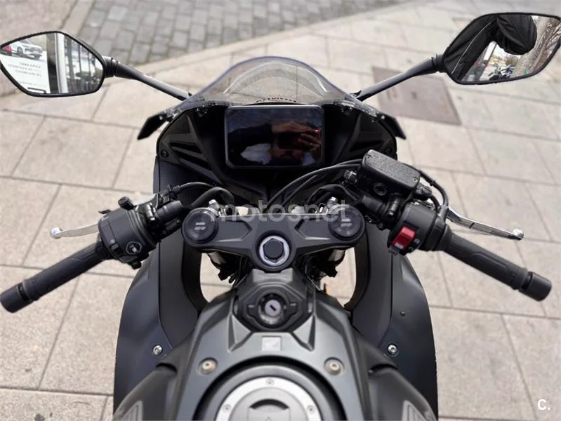 Honda CBR650R - Vista 15