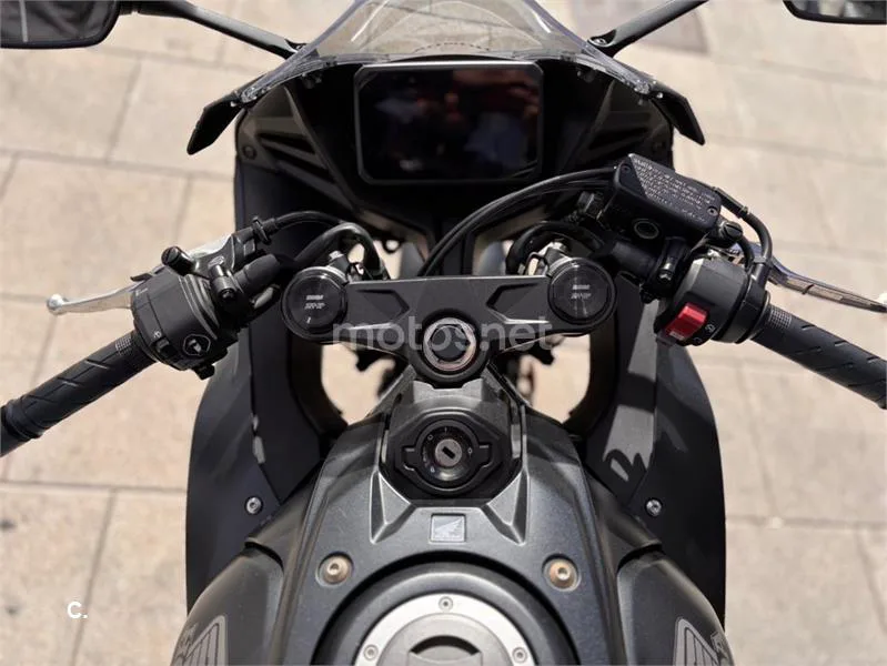 Honda CBR 650 R – Vista 15