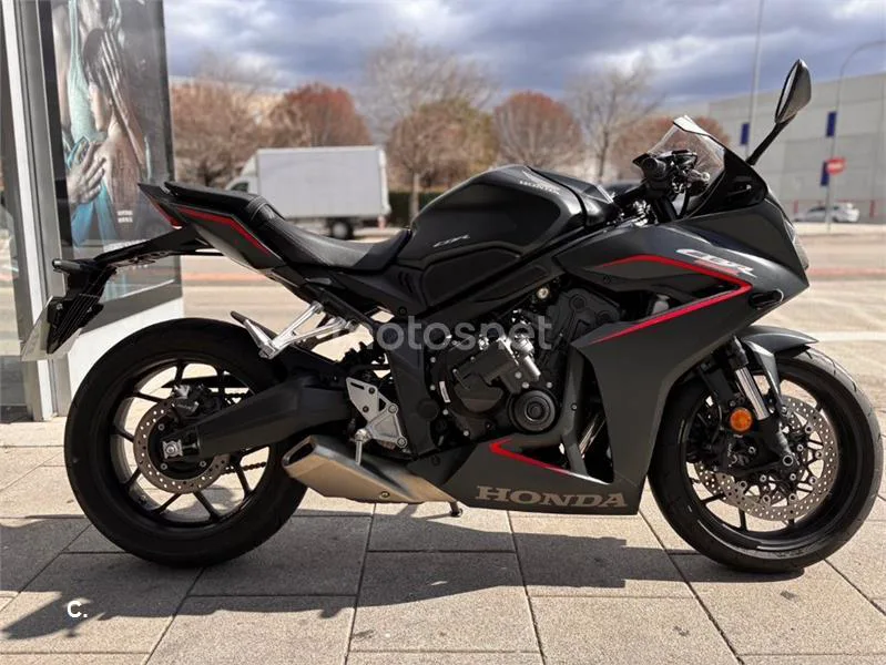 Honda CBR 650 R – Vista 7