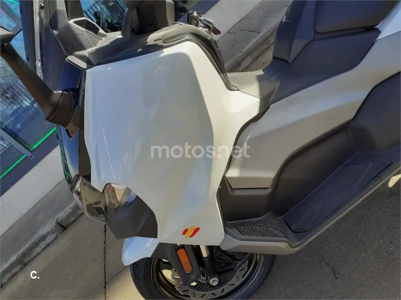 SYM Maxsym TL 500 – Vista 11