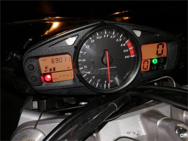 Suzuki GSR 600 – Vista 3