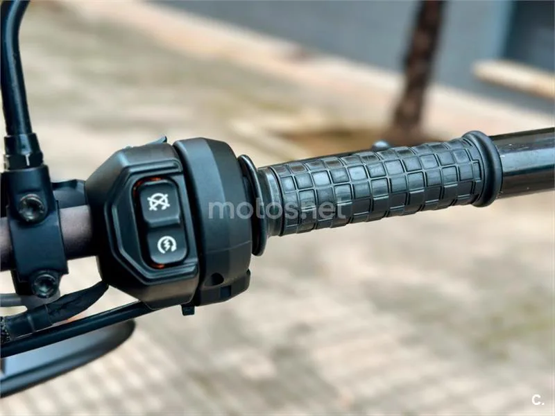 Indian FTR 1200 – Vista 14