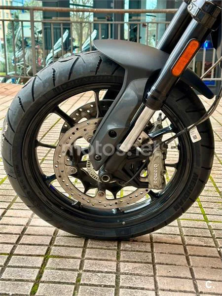 Indian FTR 1200 – Vista 17