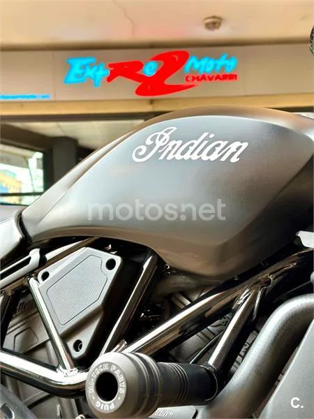 Indian FTR 1200 – Vista 23