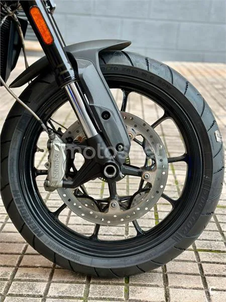 Indian FTR 1200 – Vista 38