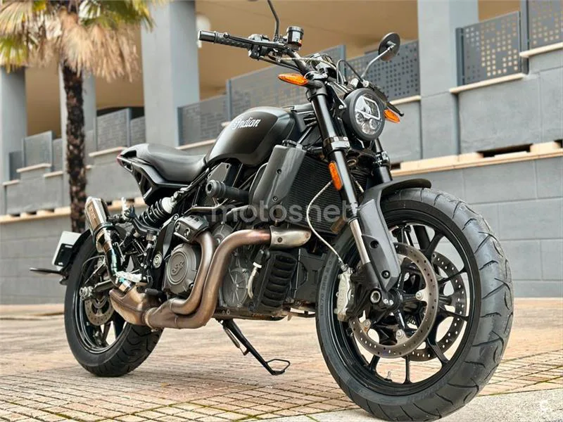 Indian FTR 1200 – Vista 45