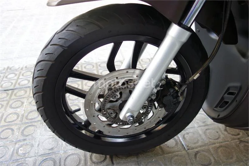 Kymco People S 125 – Vista 13