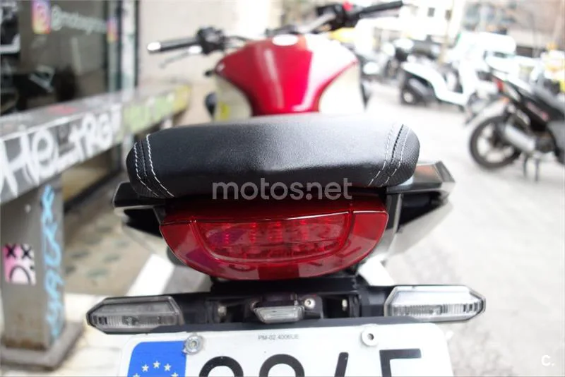 Honda CB 650 R – Vista 9