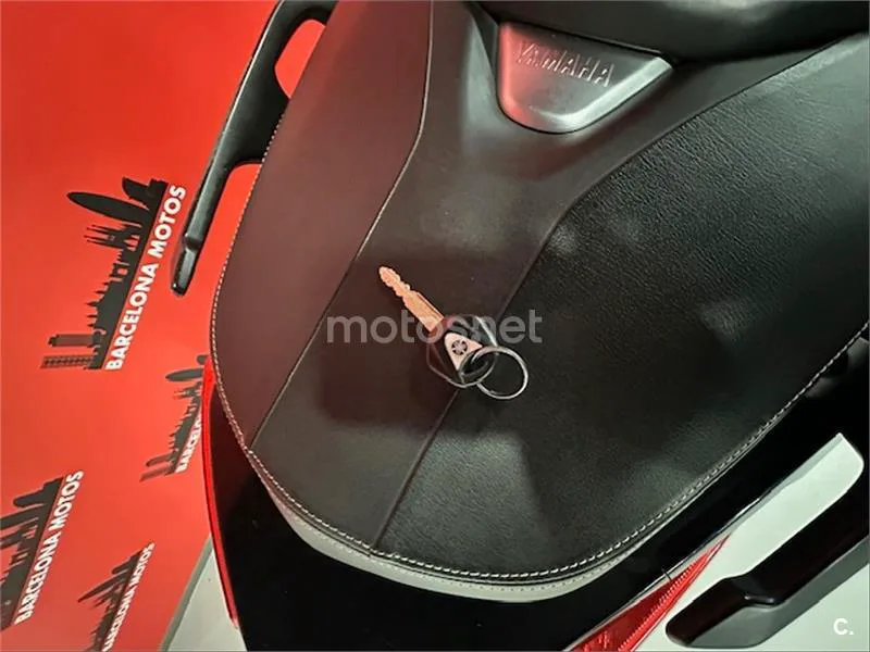 Yamaha XMAX 400 – Vista 8